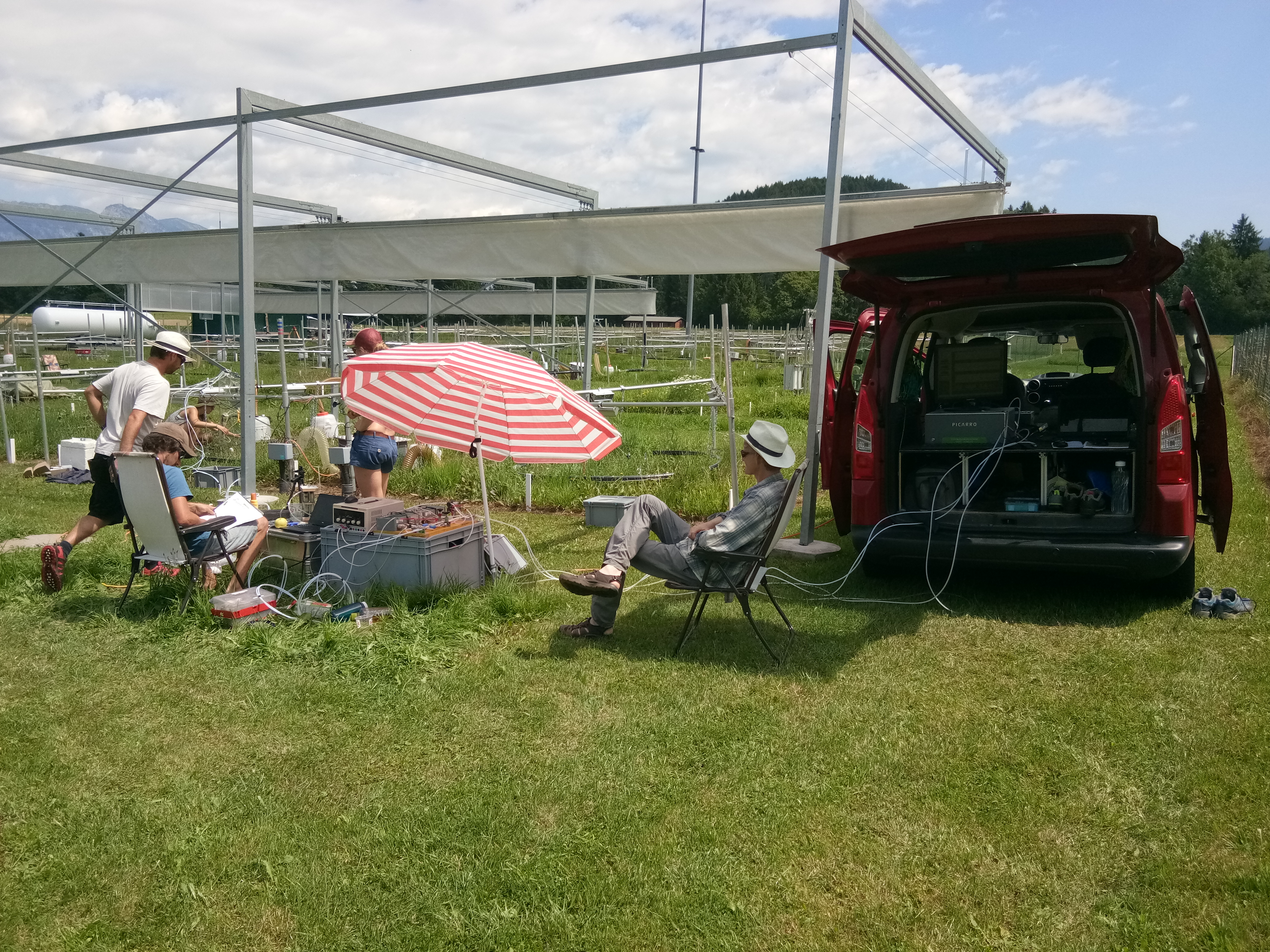 Mobile 13C pulse labelling in climate manipulation, Austria